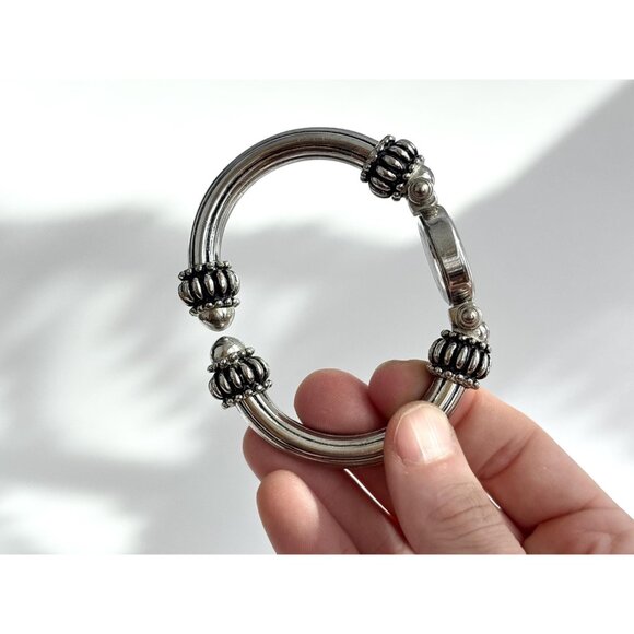 Collezier Cuff Bracelet Silver Toned Ladies Vintage Wristwatch - 22mm - WORKS! - Picture 4 of 11